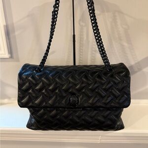 XXL KENSINGTON DRENCH BAG
KURT GEIGER LONDON